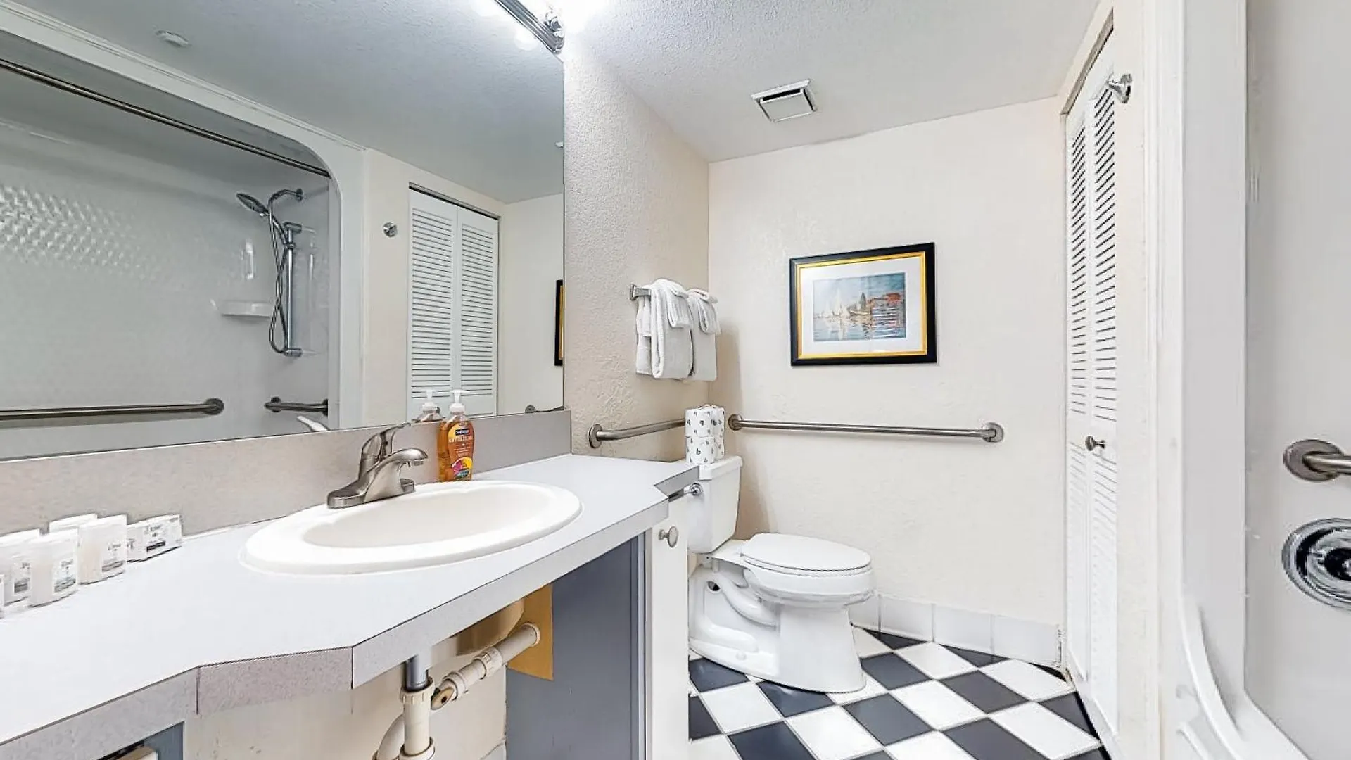 Apartment Sunrise Suites Big Kahuna Suite #202 Key West United States